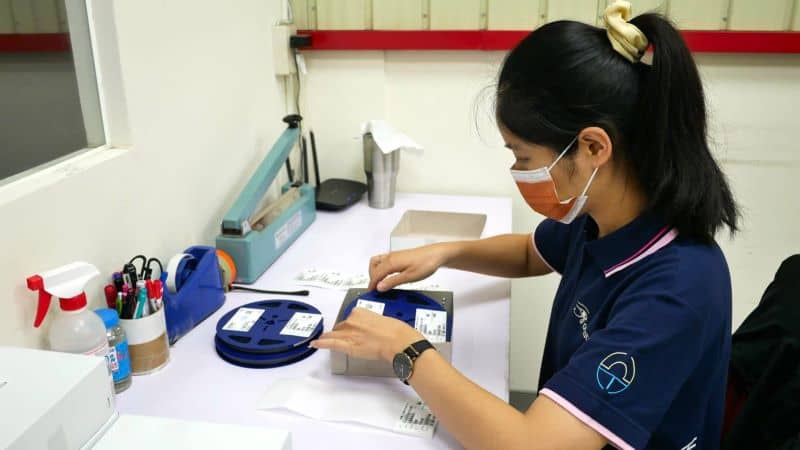 專屬物流助理協助貼標、改標